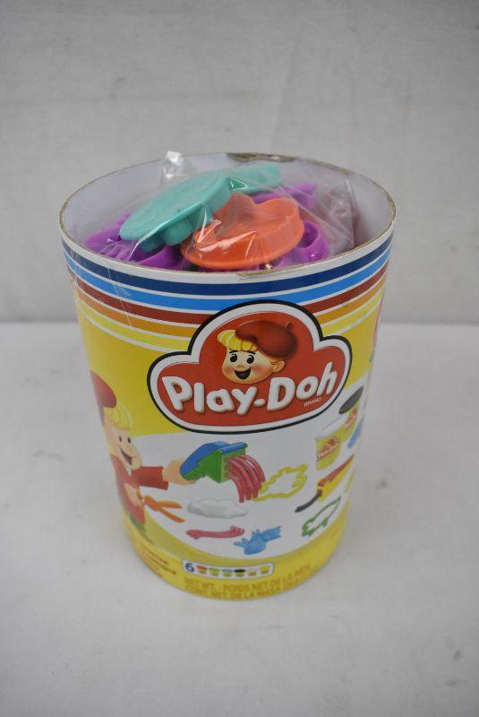 Play-Doh Classic Canister Retro Set with 6 Non-Toxic Colors