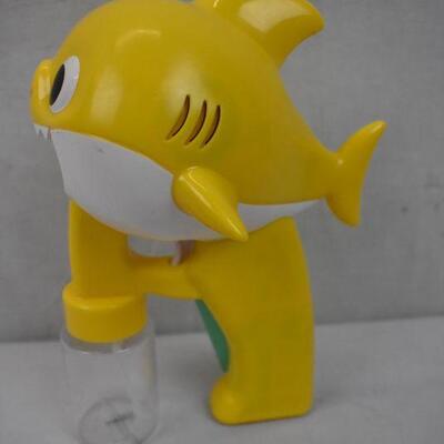 Baby Shark Pinkfong Bubble Blaster. Yellow. Blows Bubbles & Plays Baby Shark