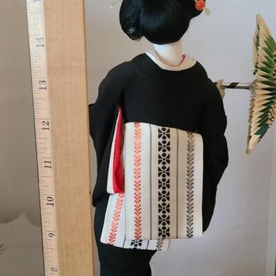 Lot 192: Vintage Samurai and Geisha Dolls on Stands