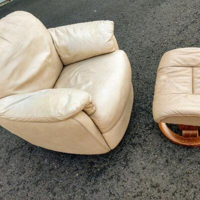 Lot #20 Natuzzi White Leather Armchair