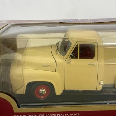 -69- Ford 1953 Pick Up | Die Cast Model | 1:18 Scale in Box