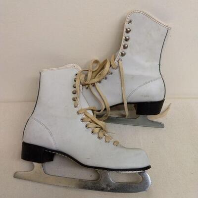 Vintage Lady's Ice Skate Size 8 Canadian Steel Blades