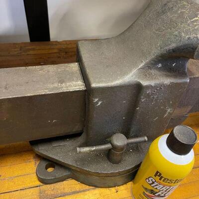 Massive Morgan bench top vice 