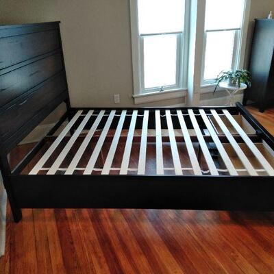 LOT 4 QUEEN SIZED BED FRAME WITH UNDER DRESSER