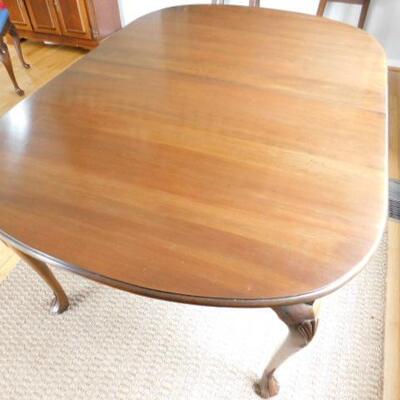Nice Solid Wood Walnut Dining Table with Two Leaves and Protective Pad Cover 64