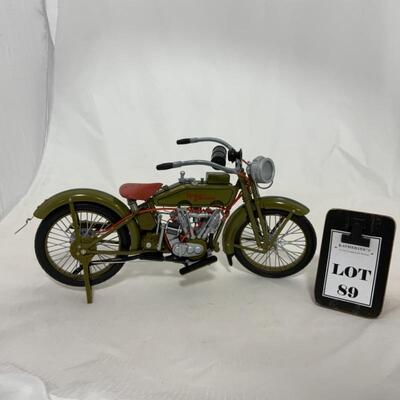 -89- 1917 Harley-Davidson 3 Speed V-Twin Model F | Die-Cast Model