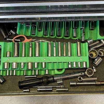 Craftsman tool chest / full of tools 
