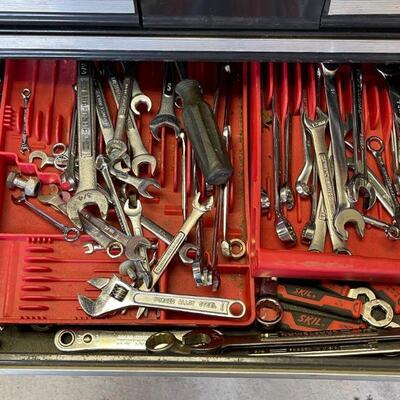 Craftsman tool chest / full of tools 