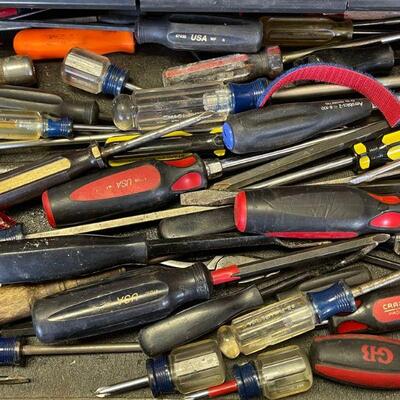 Craftsman tool chest / full of tools 