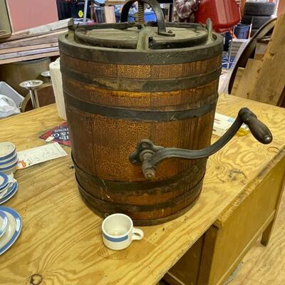 Standard Churn Company Antique churn 