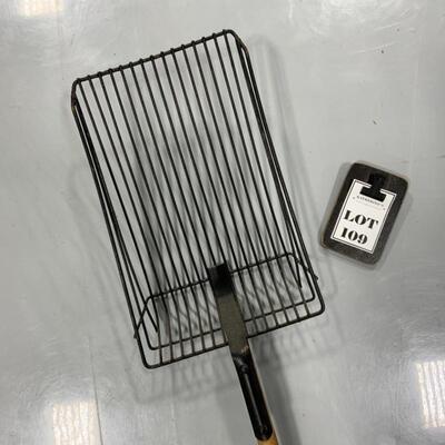 -109- VINTAGE | Narrow Coal Shovel | Ash Redistribution | Fireplace