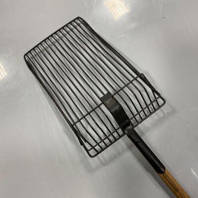 -109- VINTAGE | Narrow Coal Shovel | Ash Redistribution | Fireplace