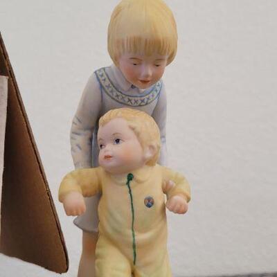 Lot 20: Vintage Frances Hook Collectible Figure 