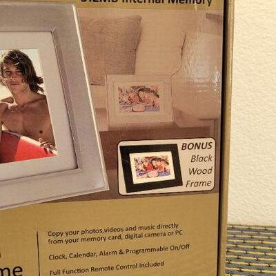 Lot 31: New PANDIGITAL 7" LCD Digital Photo Frame