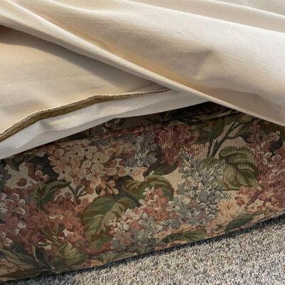 Lot 11 - Couch with cover and 5 pillows
