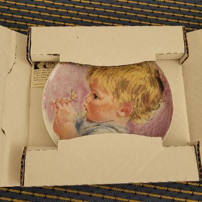 Lot 42: (2) Vintage Frances Hook Collectible Plates 