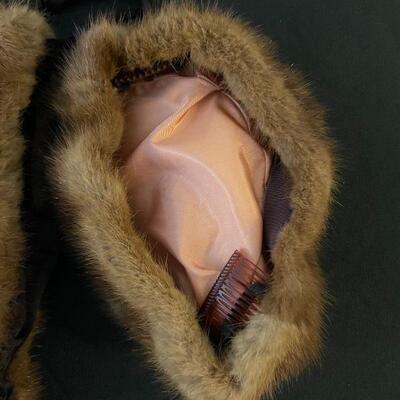 Lot 28 - Genuine mink fur hat and purse/handwarmer
