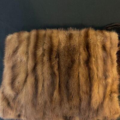 Lot 28 - Genuine mink fur hat and purse/handwarmer