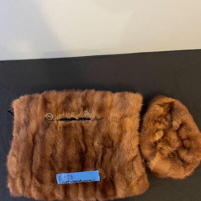 Lot 28 - Genuine mink fur hat and purse/handwarmer