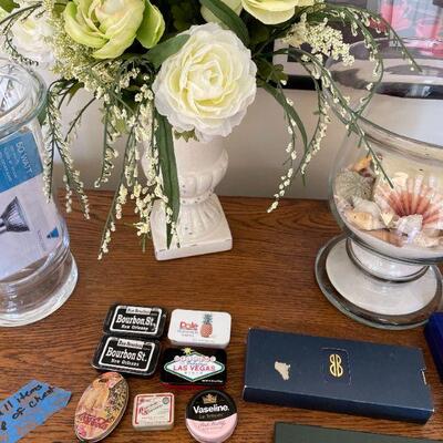 Lot 43 - Dresser, 2 lamps, flower pot, and more contents
