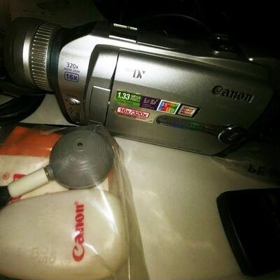 Canon Optura 20 video camera, leather case & Access.