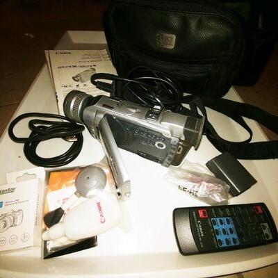 Canon Optura 20 video camera, leather case & Access.