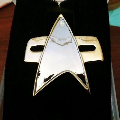 Star Trek books new and collector magnetic badge