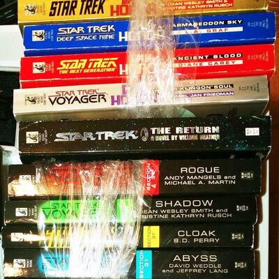 Star Trek books new and collector magnetic badge
