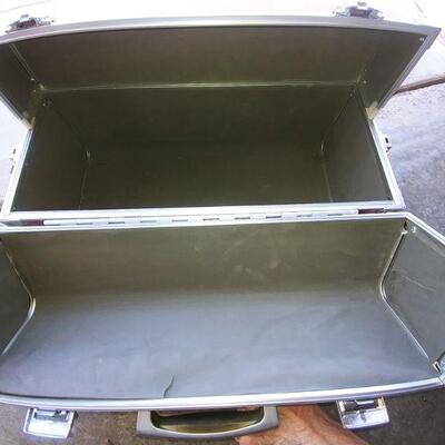 Heavy Crowd Stand, Humidifier, Table, toolbox