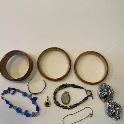 Lot 77 - (8) costume bracelets and (2) costume pendants 