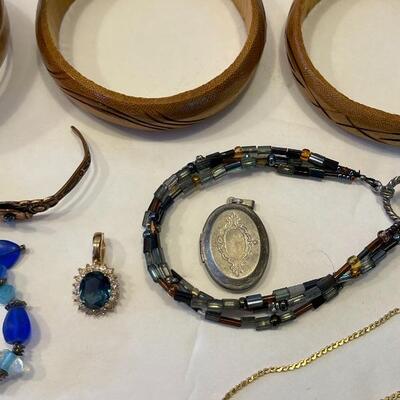 Lot 77 - (8) costume bracelets and (2) costume pendants 