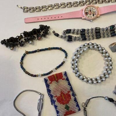 Lot 78 - Misc. costume jewelry 