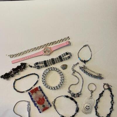 Lot 78 - Misc. costume jewelry 