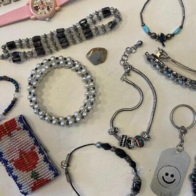 Lot 78 - Misc. costume jewelry 