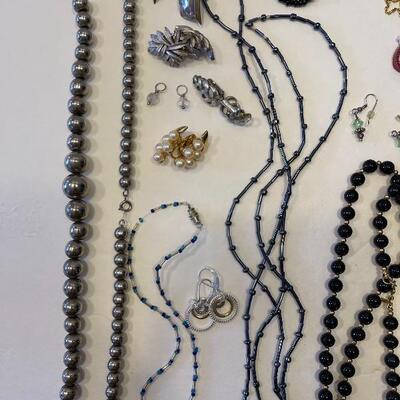 Lot 81 - Misc. costume earrings and (7) costume necklaces 