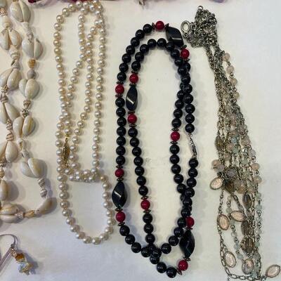 Lot 82 - (12) costume necklaces 