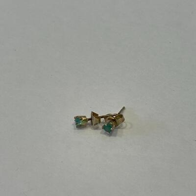 Lot 84 - 14 kt gold emerald earrings 