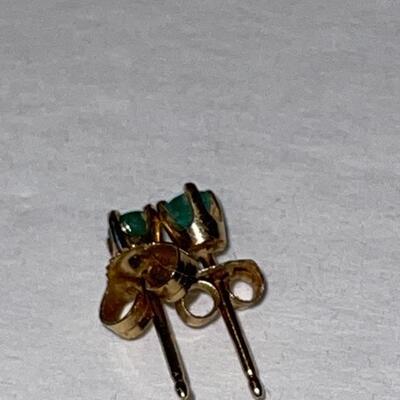 Lot 84 - 14 kt gold emerald earrings 