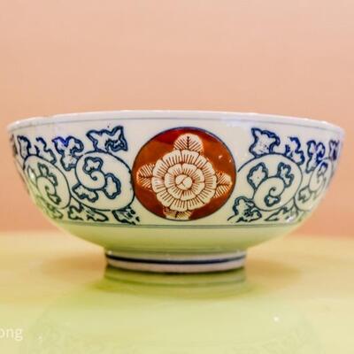 Chinese small bowl w/ gold leaf 