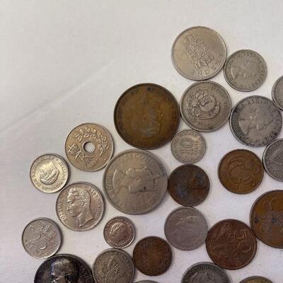 Lot 101 - Lot of 70 foreign coins