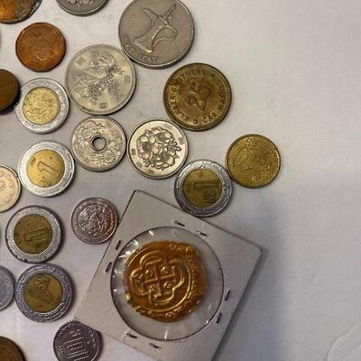 Lot 102 - Lot of 48 foreign coins