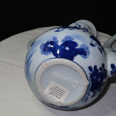 Blue tea pot 