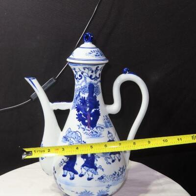 Blue tea pot 