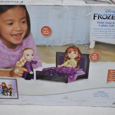 Disney Frozen 2 Petite Anna & Elsa Lullaby Gift Set - New, damaged box