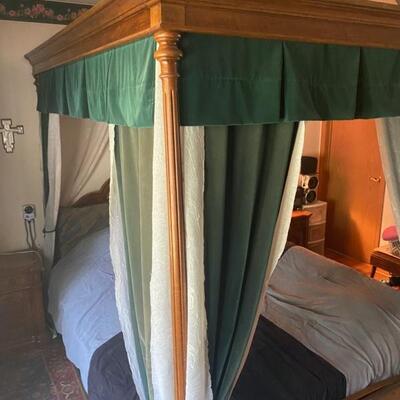 Four Poster Canopy Queen Waterbed w/Top Mattress - 94