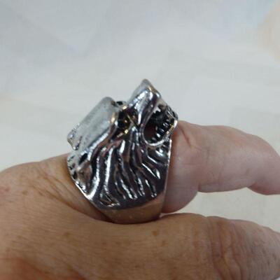 Leader of the Pack Wolf Ring