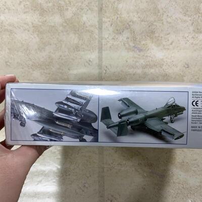 -181- SEALED | A-10 Warthog Model Plane | Revell | 2004