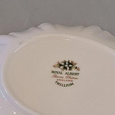 Lot 76: Mixed China Plates and 2 Small Bowls and 1 Collector's Plate