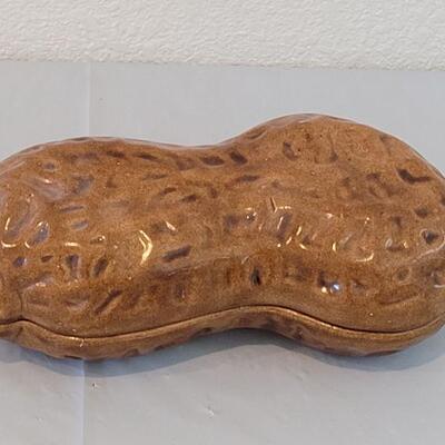 Lot 78: Mid Century Peanut Dish