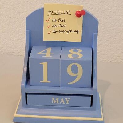Lot 81: Calendar Blocks Deco & Magnetic Weekly Calendar 